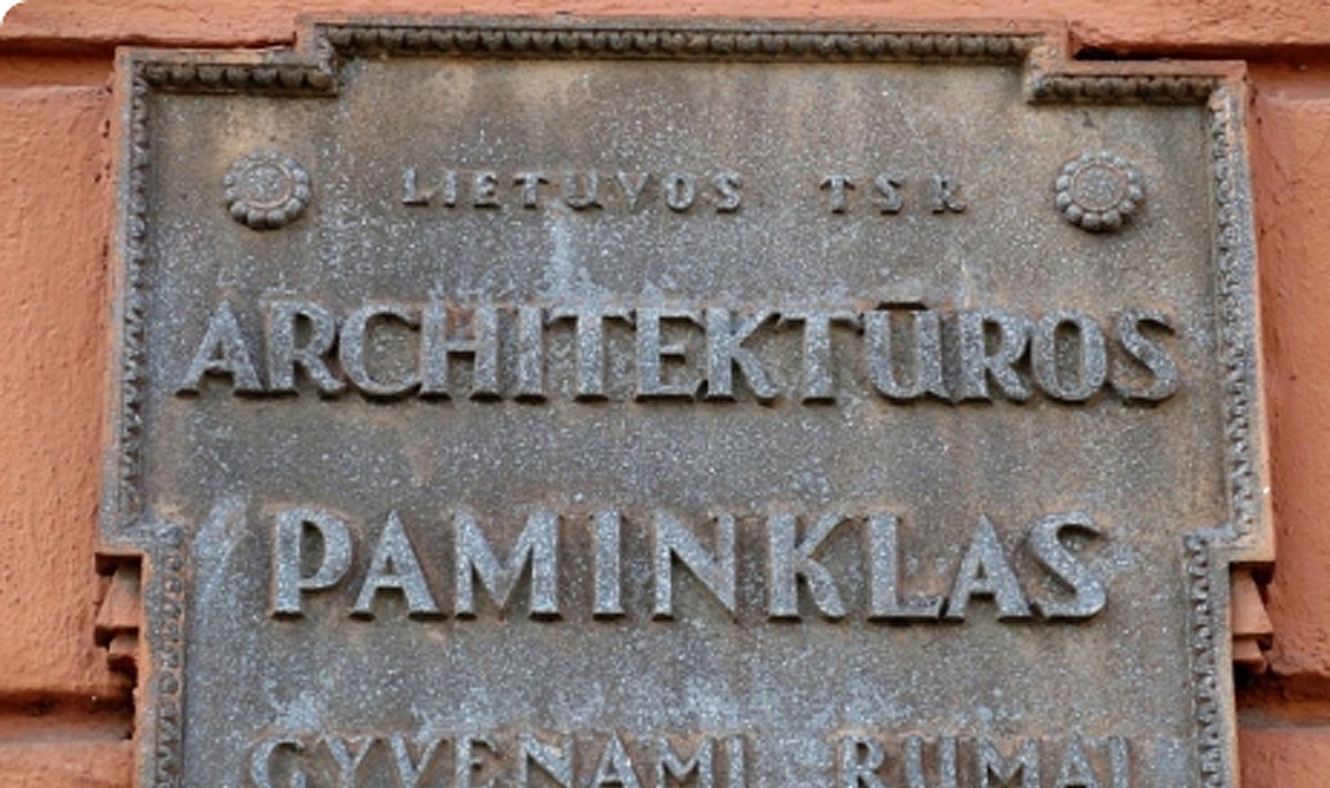 In­for­ma­ci­nė len­te­lė "Lie­tu­vos TSR ar­chi­tek­tū­ros pa­mink­las"