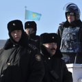 Kazachstane policininkams uždrausta naudotis išmaniaisiais telefonais