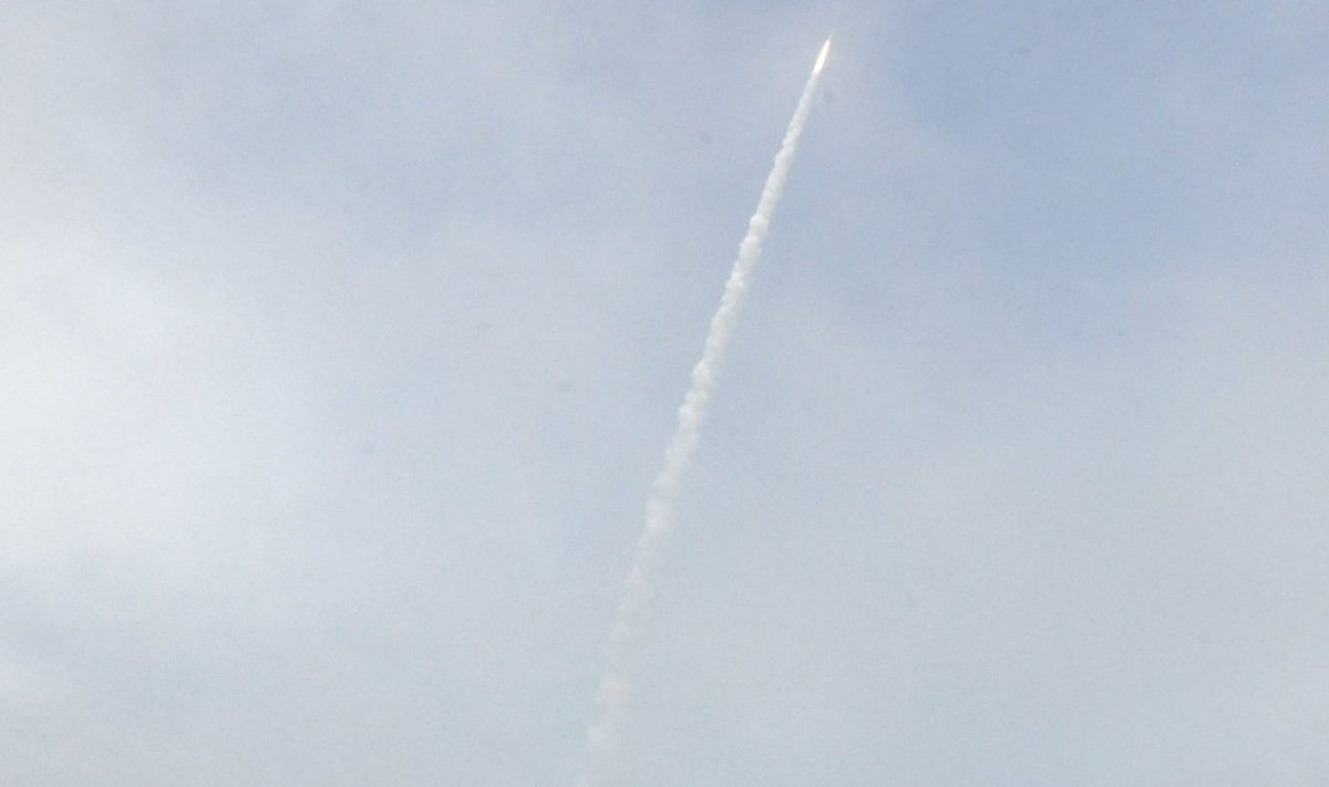 Kinija pirmą kartą paleido raketą nuo jūrinės platformos
