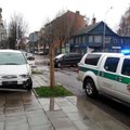 Kaune per avariją vienas automobilis užlėkė ant šaligatvio ir partrenkė studentę