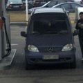 Vilniaus policija prašo pagalbos: gal pažįstate „Mercedes“ vairuotoją ir keleivį?