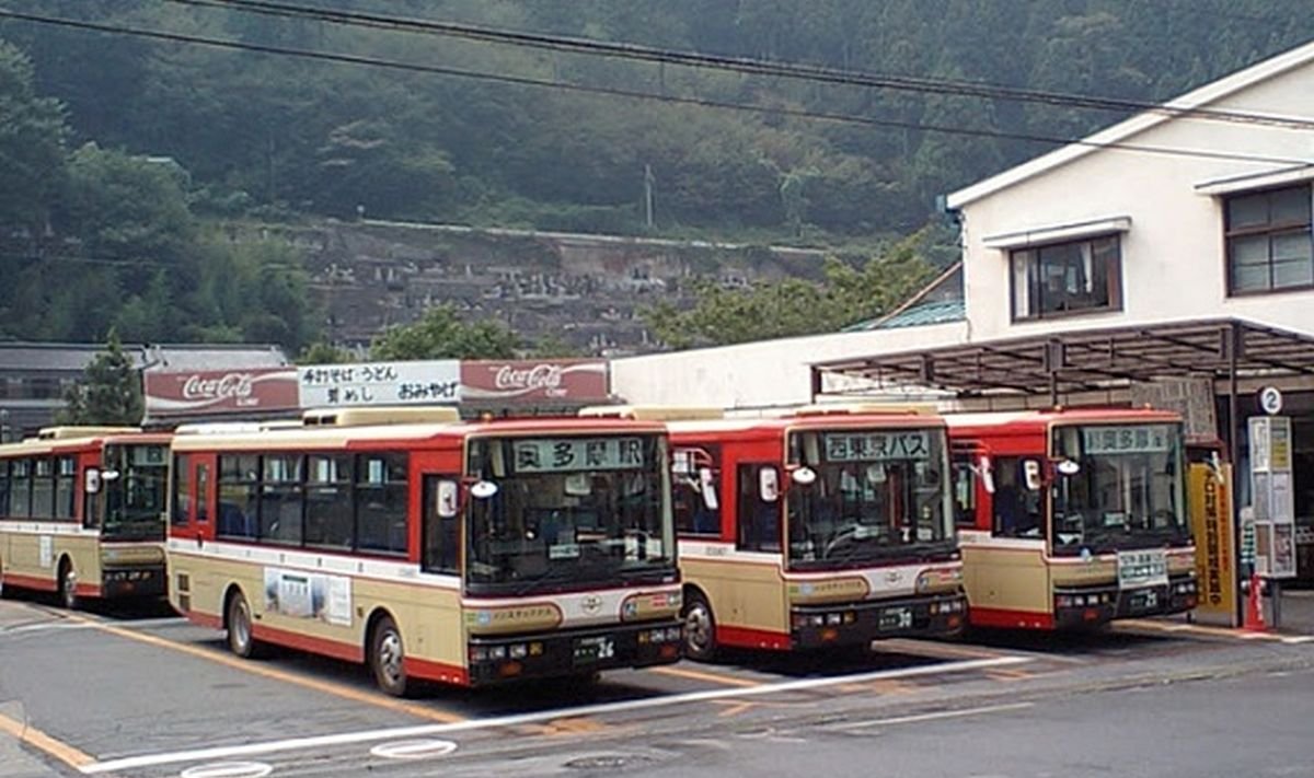 Tokijuje – autobusai girtuokliams