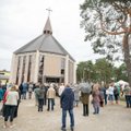 Grigiškėse pašventinta nauja bažnyčia, šalia jos bus įkurtas skveras
