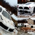 Lietuviai iš sniego nusilipdė „Ferrari“: sulaukė tūkstančių dėmesio