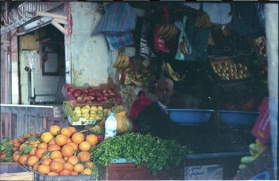 Nors turguje daug plastesnės galimybės nusipirkti šviežių vaisių, afrikiečiai perka tik tiek, kiek suvalgys tą dieną 