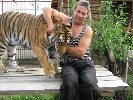 E. Legeckas su tigru / „MiniZoo“ nuotrauka