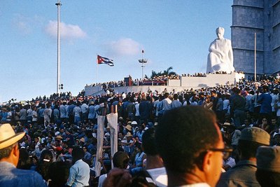 Minia klausosi Fidelio Kastro kalbos Havanoje, 1973 m.