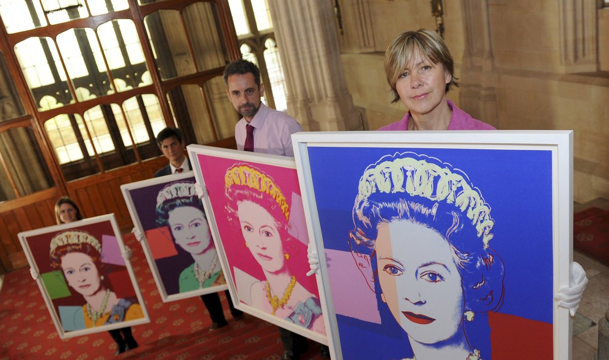 Didžiosios Britanijos karališkąją kolekciją papildė Warholo karalienės portretai