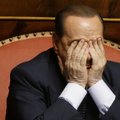 Pervargęs Berlusconi sustabdė dalyvavimą Italijos rinkimų kampanijoje