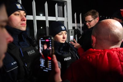 Lenkijoje protestuotojai susirinko palaikyti sulaikytų politikų