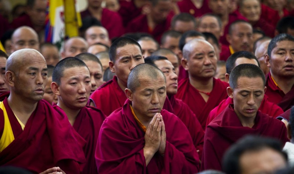 Indijoje tūkstančiai žmonių susirinko į susideginusio tibetiečio laidotuves