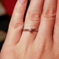 Sužinojusi, kiek kainavo sužadėtuvių žiedas, moteris viešai pažemino savo vyrą
