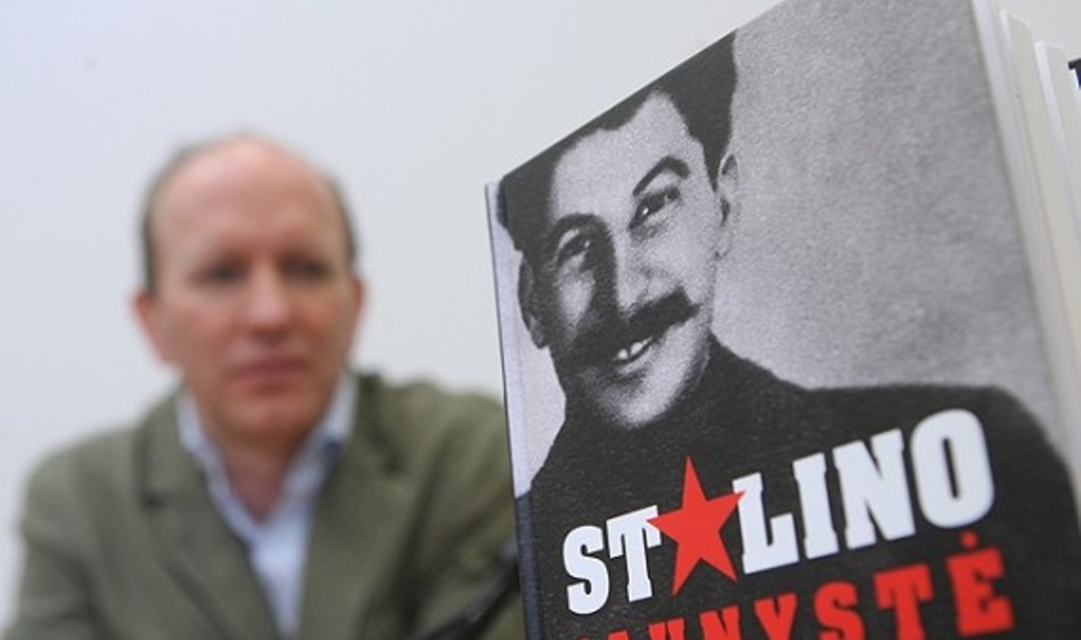 Simono Sebagu Montefiore knygos apie Stalino jaunystę pristatymas