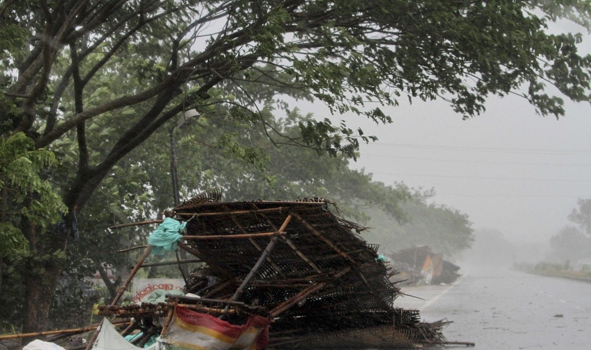 Ciklonas Indijoje pareikalavo dviejų gyvybių