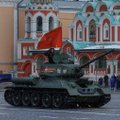 Per karinį paradą Maskvoje pasirodė vos vienas tankas
