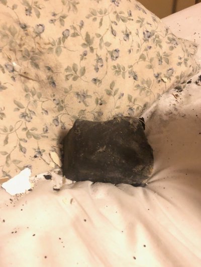 Kanadoje į moters namus pro stogą ant pagalvių nukrito meteoritas.