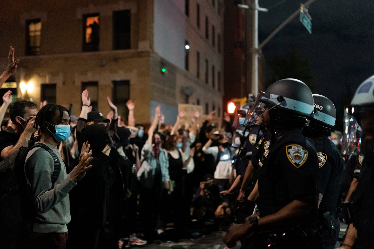 Трамп подписал указ о реформе полиции после волны протестов - Delfi RU