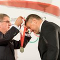TOK prezidentas atstatė teisybę – įteikė M. Mizgaičiui olimpinį sidabro medalį