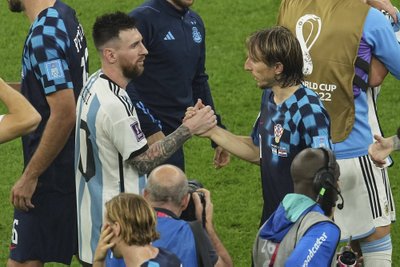 Lionelis Messi, Luka Modričius