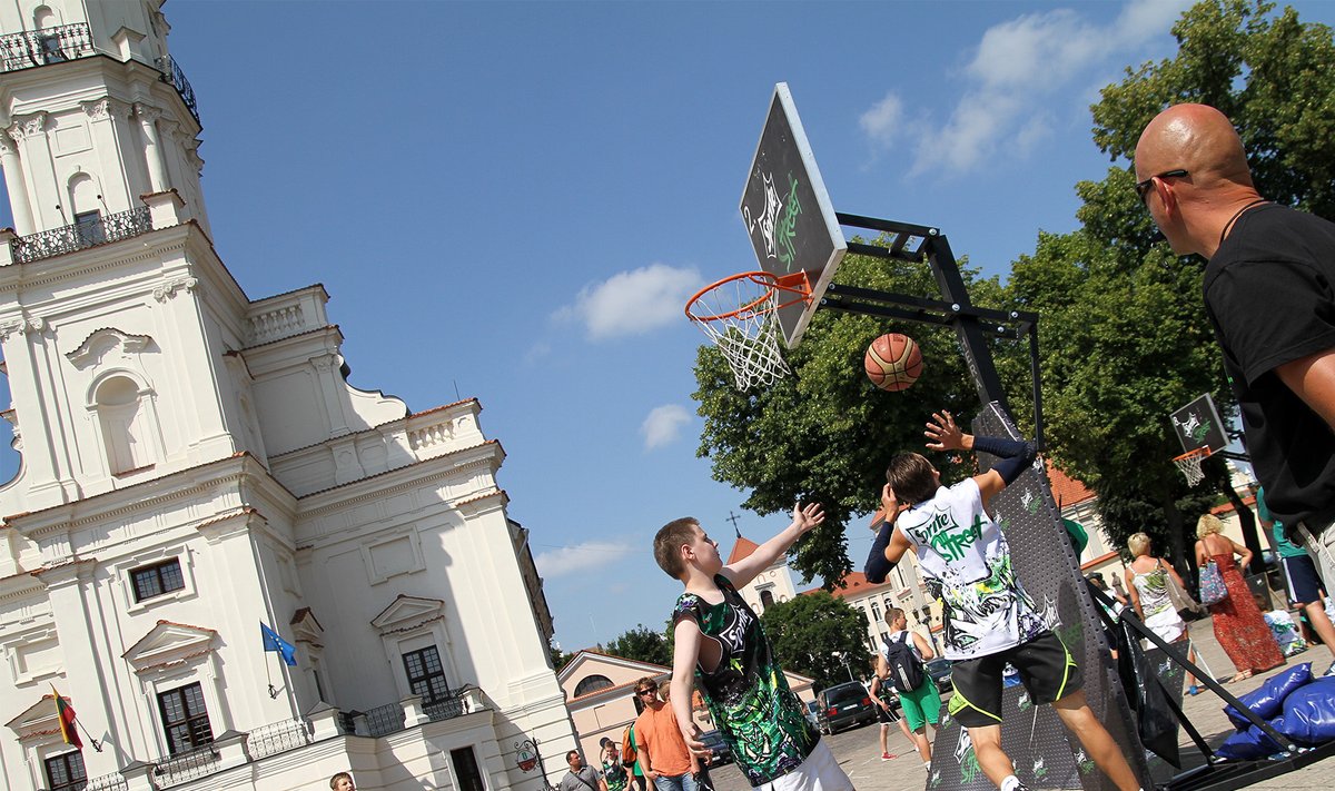 Gatvės krepšinio turnyras Kauno rotušės aikštėje
