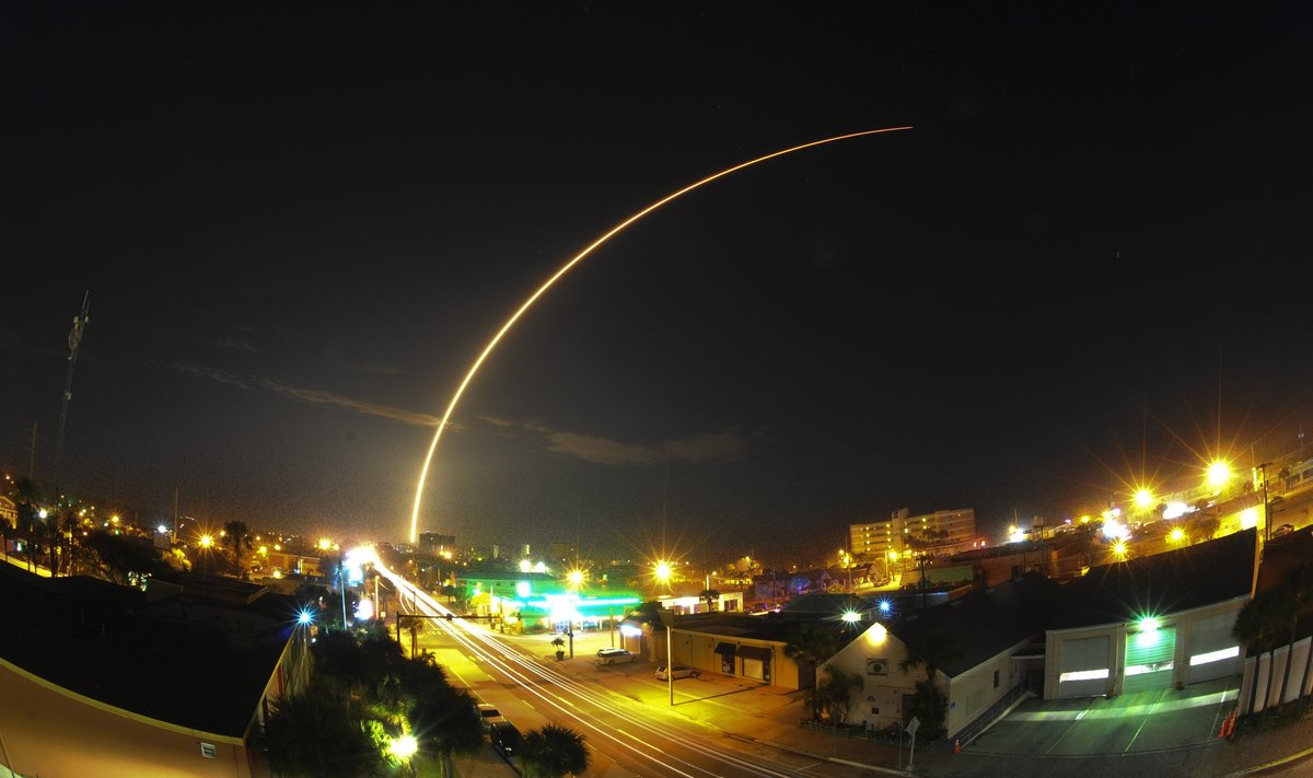 "SpaceX" raketos startas
