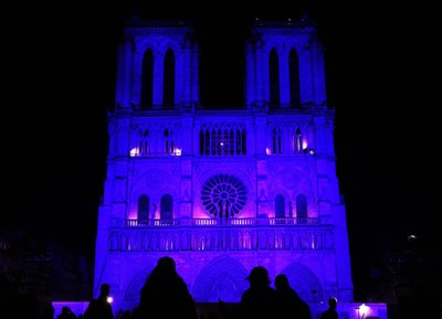 Paryžiaus Dievo Motinos katedra nukentėjo nuo didžiulio gaisro.