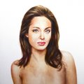 Prieštaringai vertinamas menininkas nutapė A. Jolie be krūtų