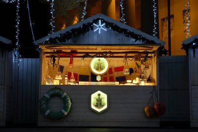 „Shkertik“ namelis kalėdiniame miestelyje