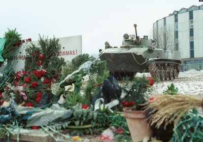 Sovietų desantininkai prie televizijos bokšto 1991 m sausis