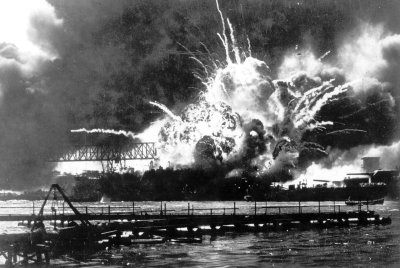 1941 m. gruodžio 7 d. japonų aviacijos organizuota Perl Harboro ataka privertė Jungtines Amerikos Valstijas stoti į karą.