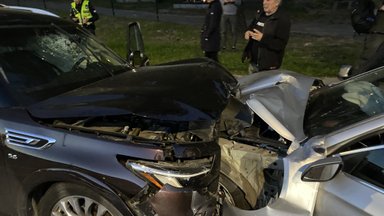 Vyras išsinuomojo automobilį ir neblaivus padarė avariją, bet žalą atlyginti reikalauja mašiną išnuomojusios įmonės