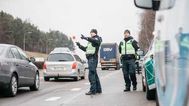 Полиция представила график рейдов на май: проверяют и водителей авто, и водителей самокатов