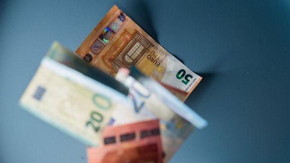 Ekonomistai palankiai vertina bendro ES skolinimosi idėją, siūlo aktyvuoti ESM