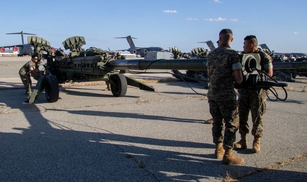 JAV Jūrų pėstininkų haubicos M777 ruošiamos perduavimui Ukrainai