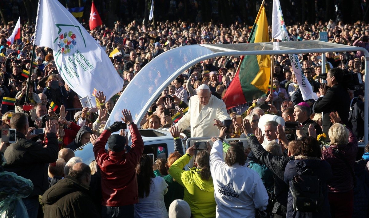 Popiežius Pranciškus atvyko į Kauno santaką