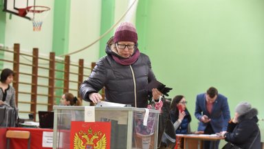 Rusija eina balsuoti su gyvenimo lygį keliančia karo ekonomika – yra ir kita medalio pusė