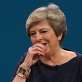 Pasklidus kalboms apie nepasitikėjimą Theresa May smuko svaro kursas
