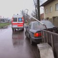 „Audi“ vairuotojo nuotykiai Kaune: medikų akivaizdoje rėžęsi į stulpą ir pabėgo