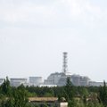 Černobylyje naujas milžiniškas gaubtas pradėtas stumti ant branduolinio reaktoriaus