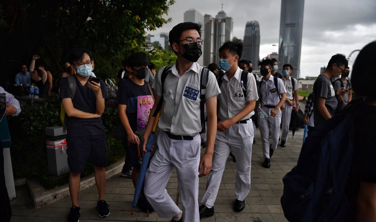 Honkonge dešimtys tūkstančių moksleivių boikotavo pirmąją mokslo metų dieną