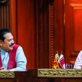 Šri Lankoje gilėjant politinei krizei didėja spaudimas prezidentui