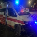 Vilniuje į avariją pateko greitosios pagalbos automobilis, sužalota medikė