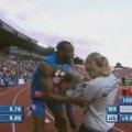 Per  9,79 sekundės šimtą metrų nubėgęs U.Boltas po finišo susidūrė su mergina