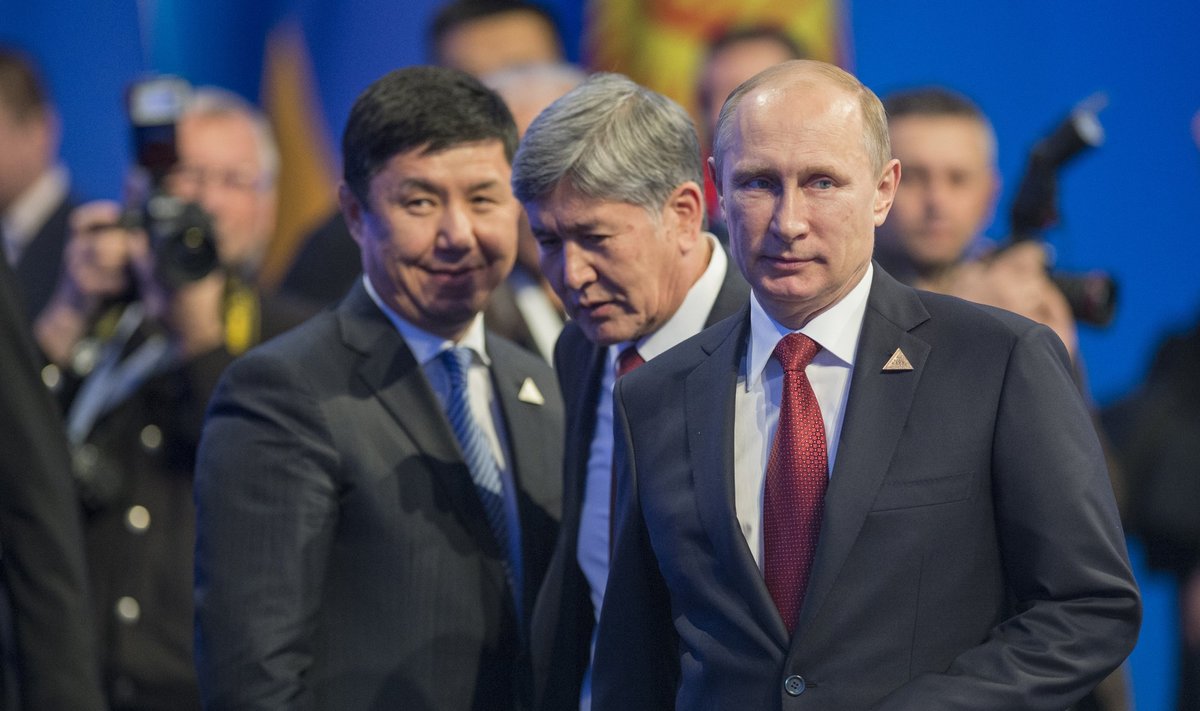 Rusijos prezidentas Vladimiras Putinas ir Kirgizijos prezidentas Almazbekas Atambajevas
