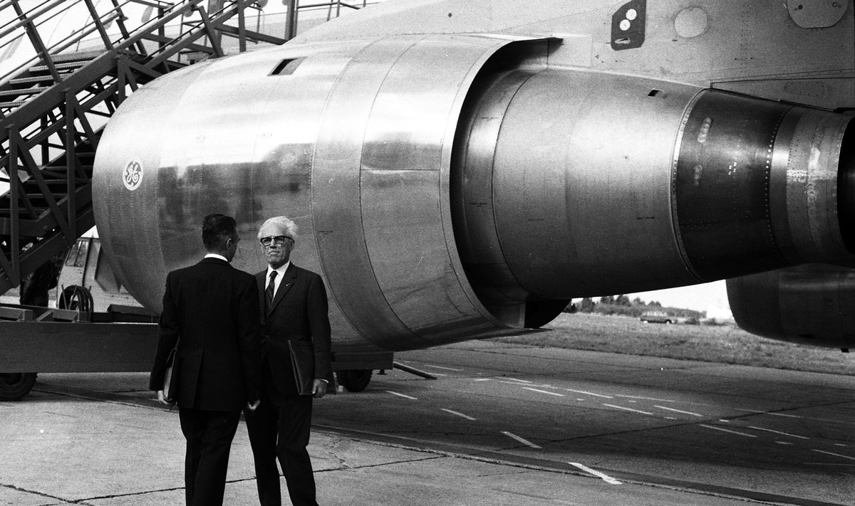Rogeris Béteille ir Henri Ziegleris prie „A300“ lėktuvo turbinos  CF6