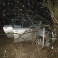 Kelyje Kaunas–Prienai–Alytus moters automobilis rėžėsi į medį