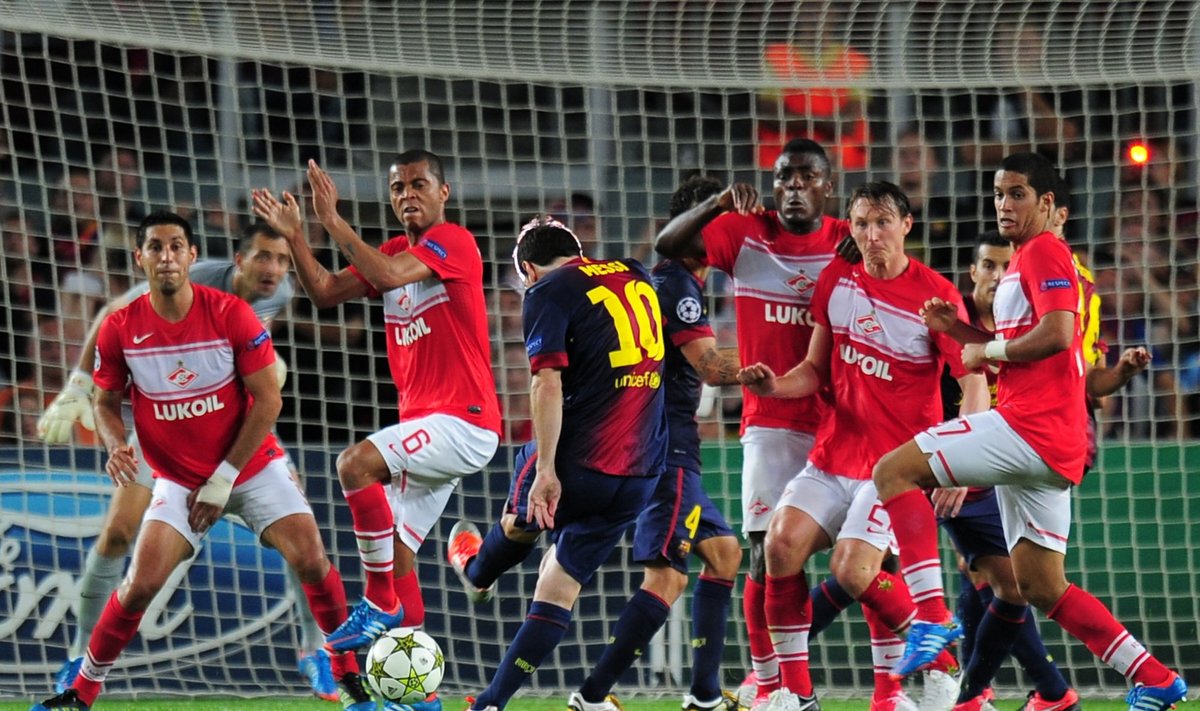 Lionelis Messi smūgiuoja į "Spartak" klubo vartus