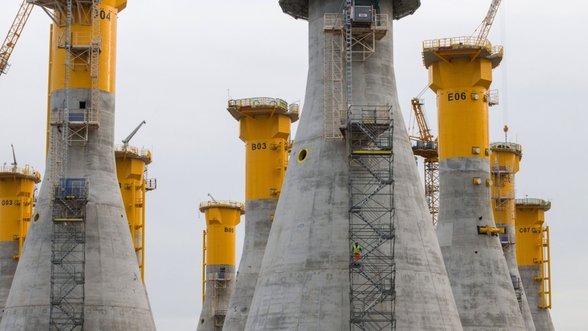 Planetą gelbstinčios vėjo jėgainės tampa pasaulinės kovos su infliacija aukomis