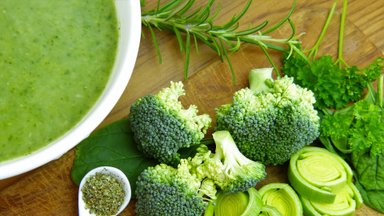 9 žalios daržovės, kurias rekomenduojama įtraukti į savo mitybą: kuo jos naudingos?