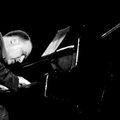 Spontaniškos virtuozo A. Anusausko improvizacijos – naujame pianistų židinyje